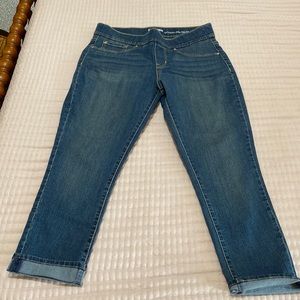 Levi’s pull on capris